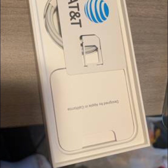 iPhone 12 - Picture 2 of 3